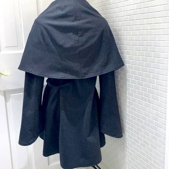 G.E.T. Charcoal grey wrap jacket.Rayon/Nylon. Satin lined. Pockets. Size Medium. - Picture 3 of 5